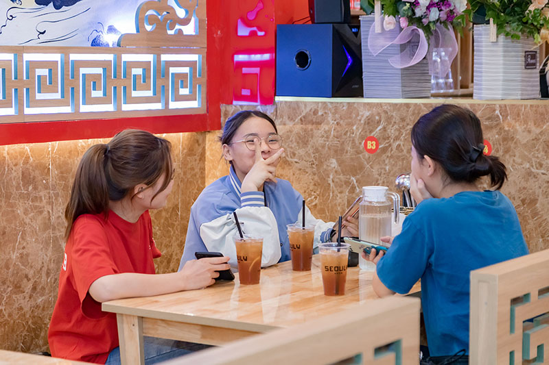 Khch hng mỳ cay Seouly